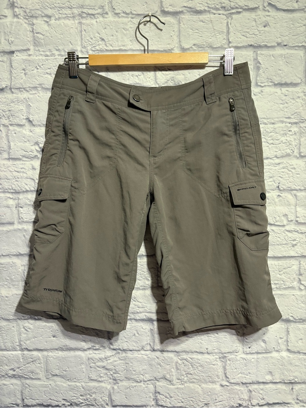 Columbia Women’s Cargo Shorts Size 8